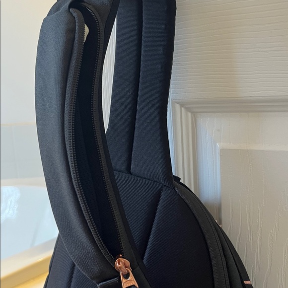 The North Face Isabella Sling Bag - Picture 5 of 5